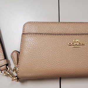 Coach ACCORDION zip wallet with Wrislet Strap